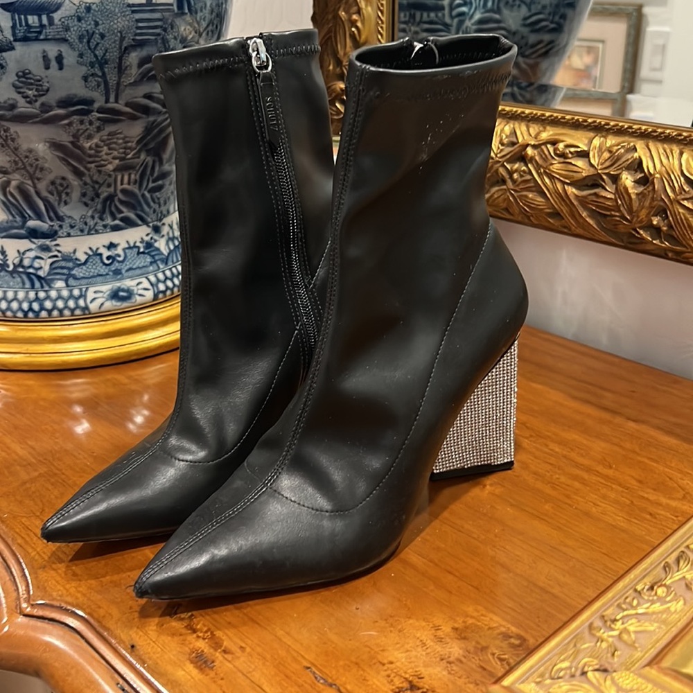 Schutz! Amazing! - Picture 3 of 4